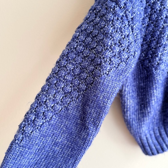 Women's Blue Knit Sweater- no tag - size Medium - Picture 2 of 8
